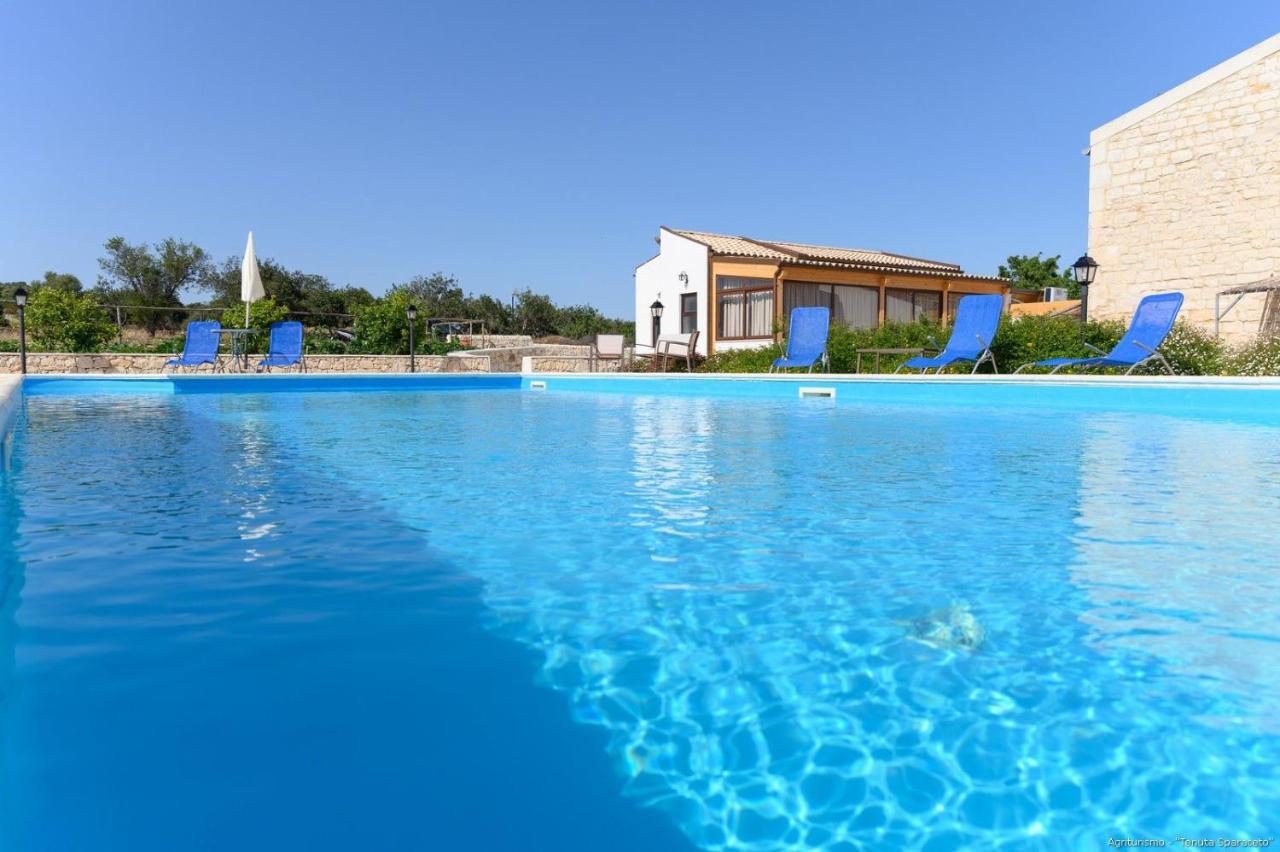Agriturismo Tenuta Sparaceto Модика Экстерьер фото